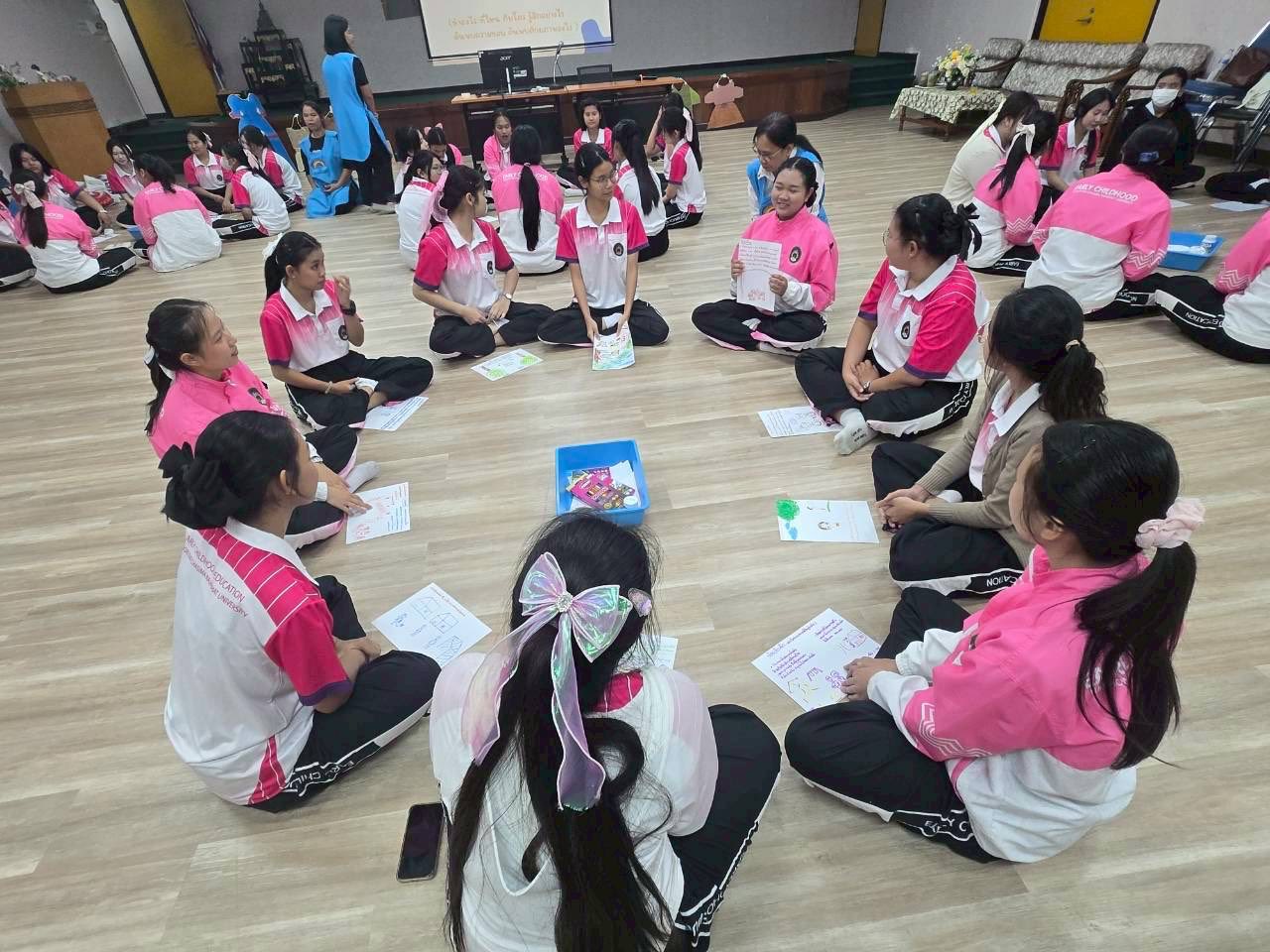 จัดอบรมกิจกรรมการเล่นอิสระให้กับคณะนักศึกษาสาขาปฐมวัย  ชั้นปีที่ 1 คณะครุศาสตร์ มรภ.นครราชสีมา